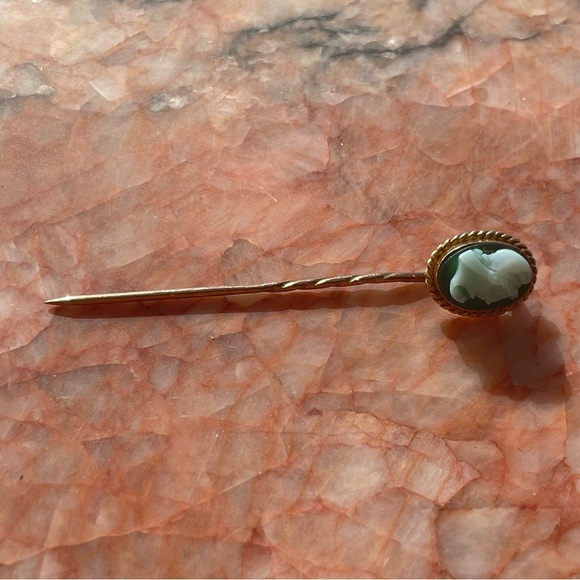 Antique💚14KT💚Gold Cameo Stick Hat Pin Green White Stone - Picture 4 of 8